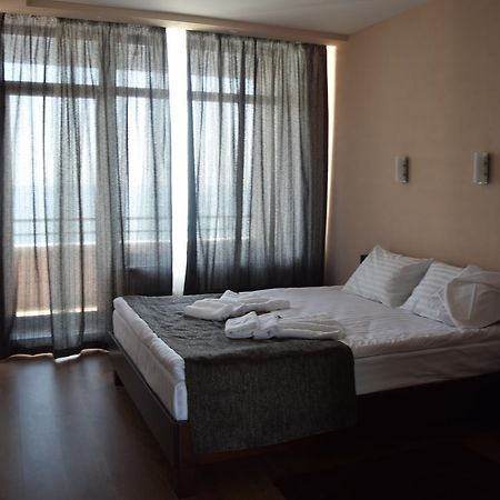 Viro Hotel Čornomors'k Esterno foto