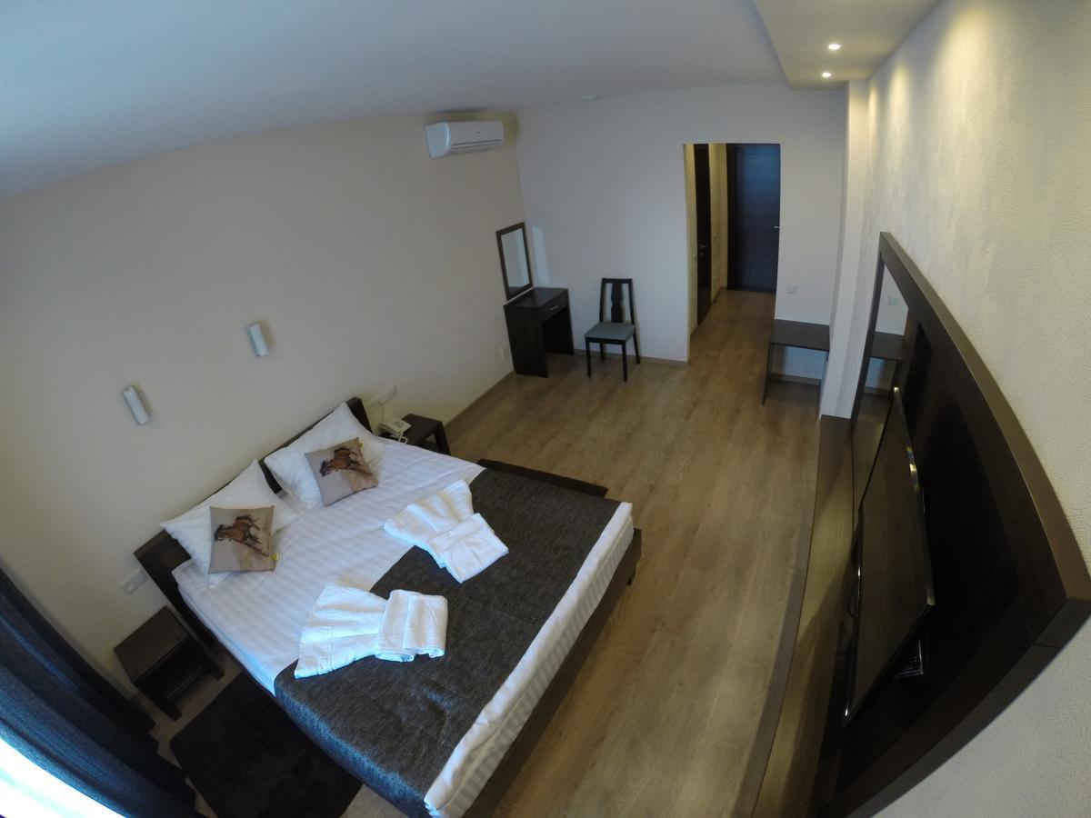 Viro Hotel Čornomors'k Esterno foto