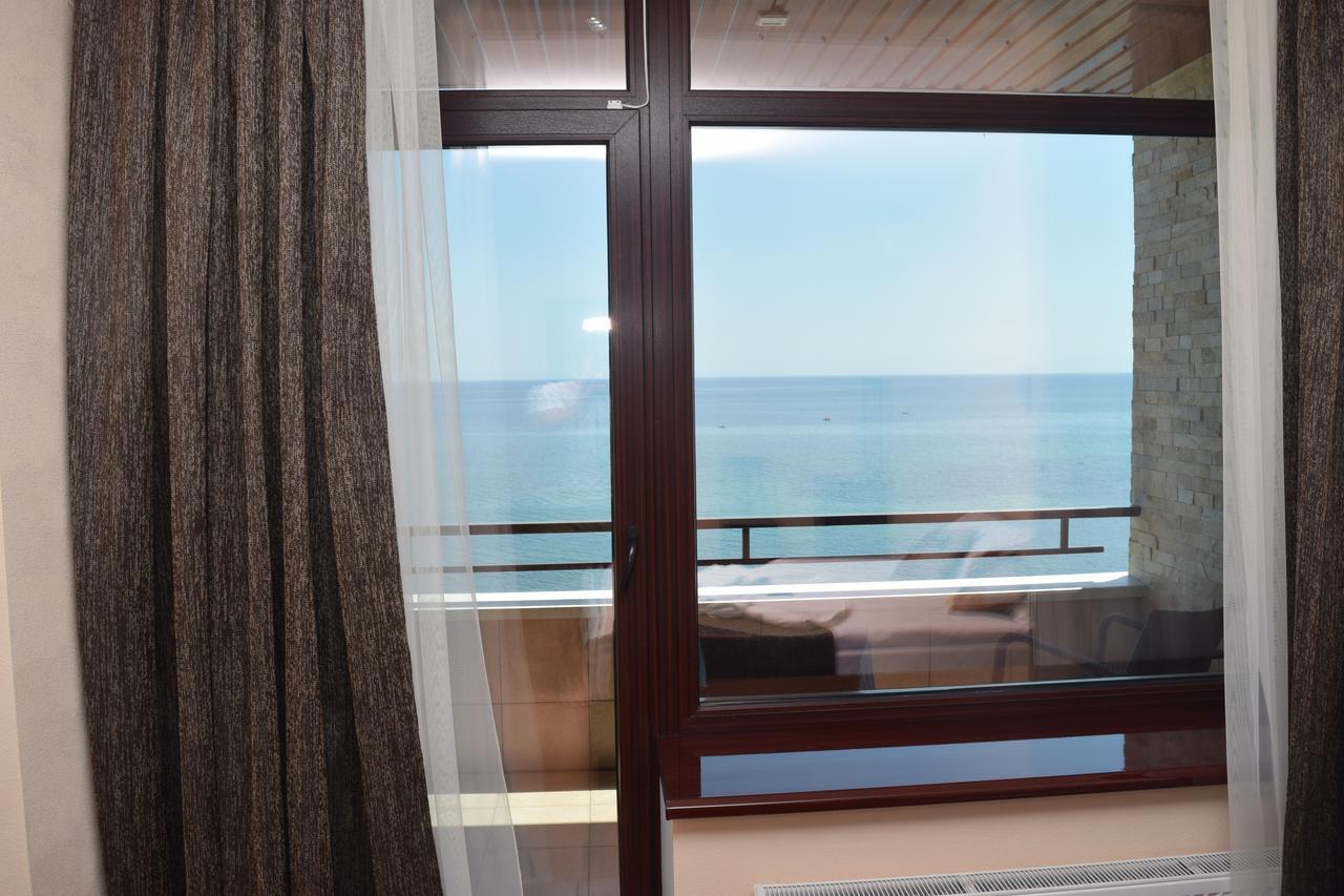 Viro Hotel Čornomors'k Esterno foto