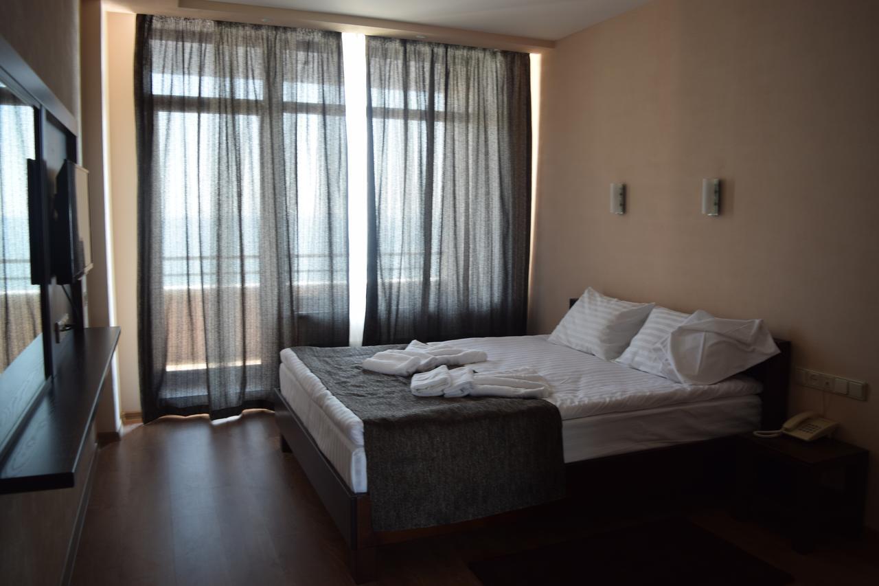 Viro Hotel Čornomors'k Esterno foto