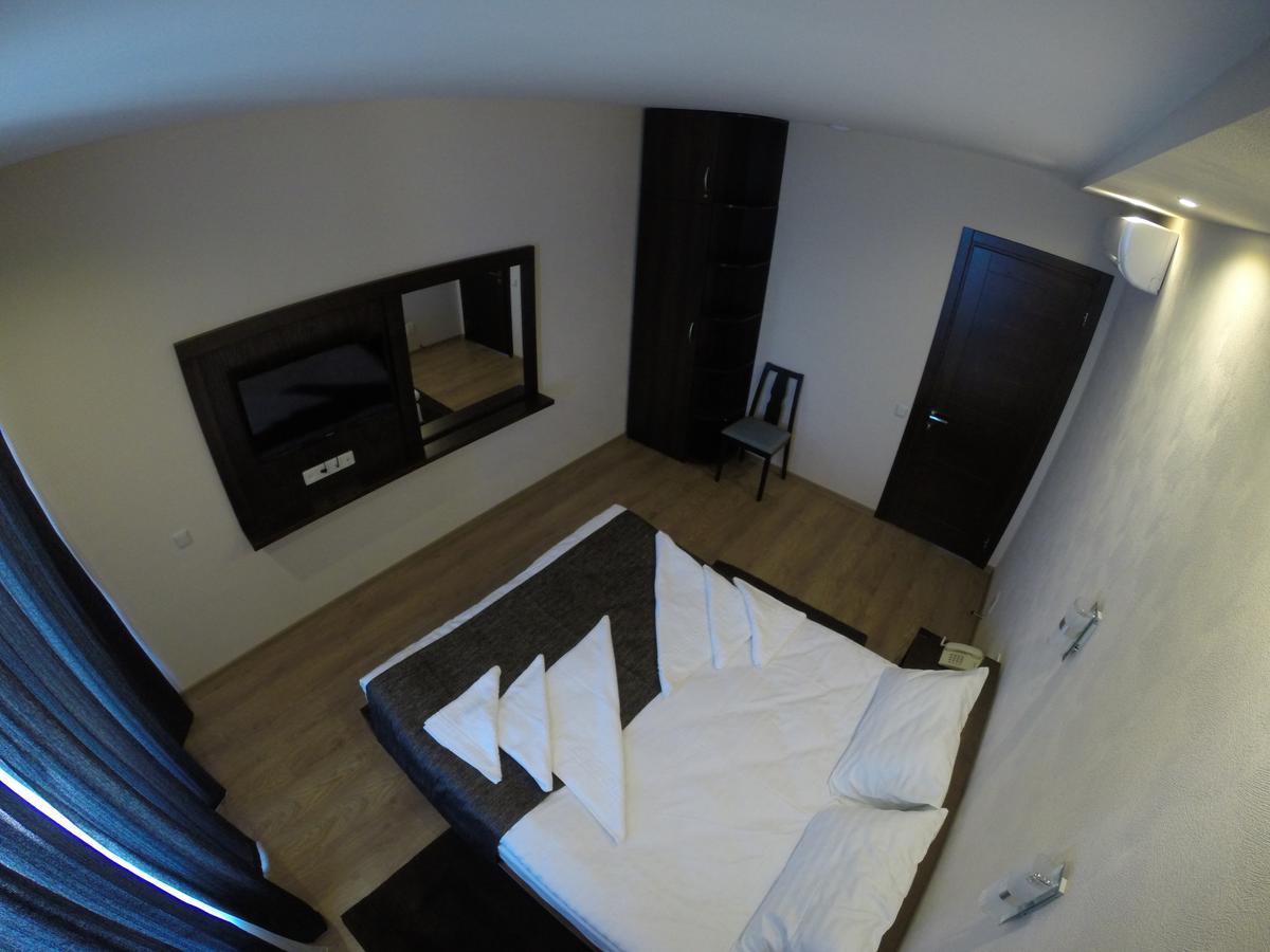 Viro Hotel Čornomors'k Esterno foto